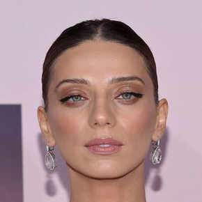 Фото Angela Sarafyan