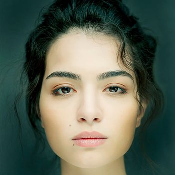 Фото Melisa Asli Pamuk
