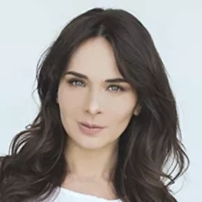 Adriana Louvier