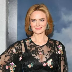 Emily Deschanel