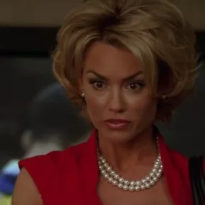 Kelly Carlson