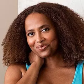 Lisa Nicole Carson