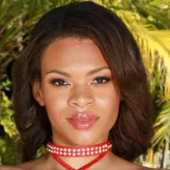 Halle Hayes