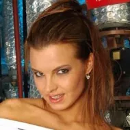 Suzie Carina